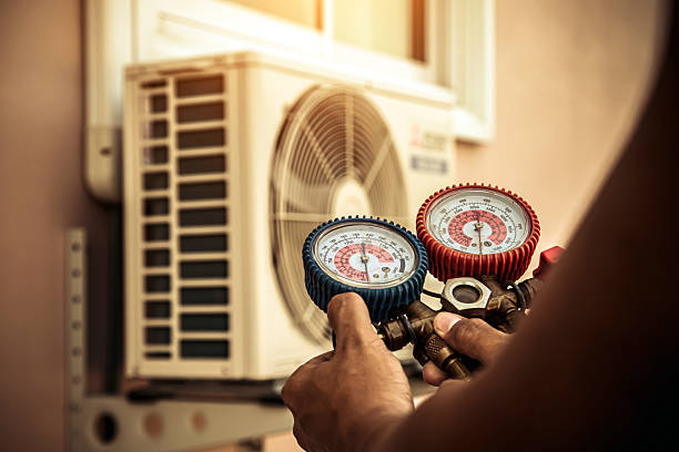 Professional Hvac technician working in Hewlett, NY